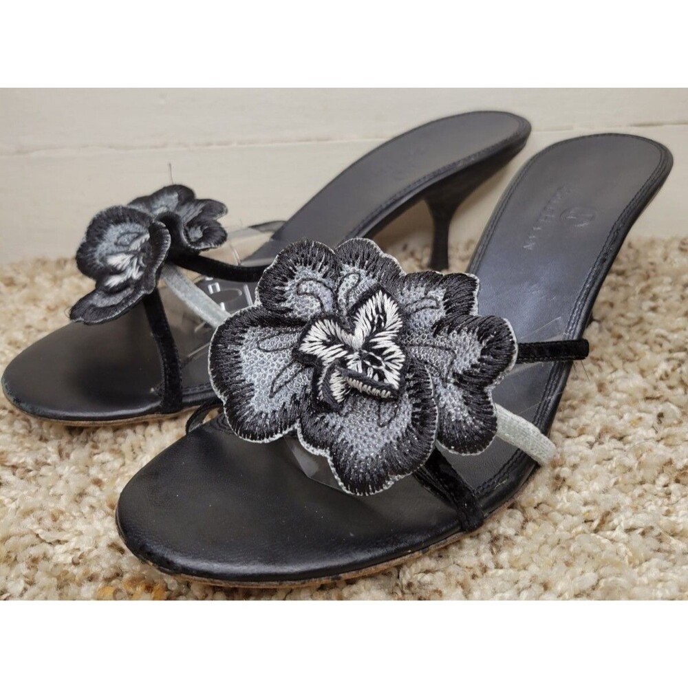 8.5 Cole Haan Embroidered Flower Womans Shoes/Heels Black/Grey Leather / Velour